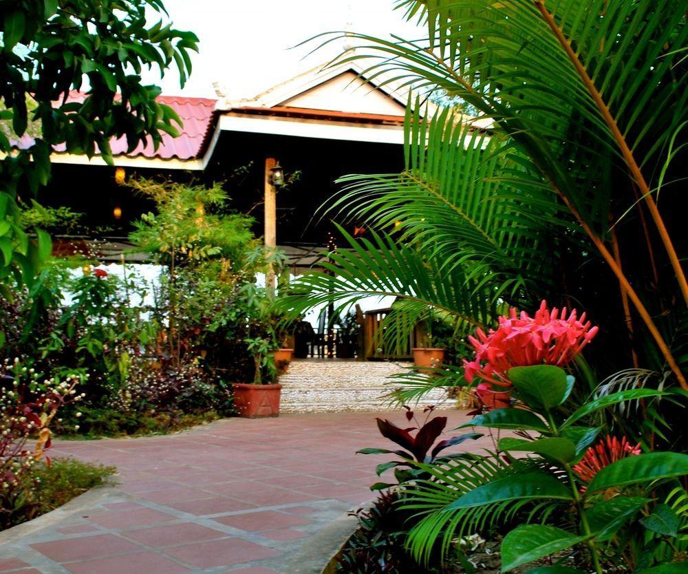 The River Lodge Кампот Экстерьер фото