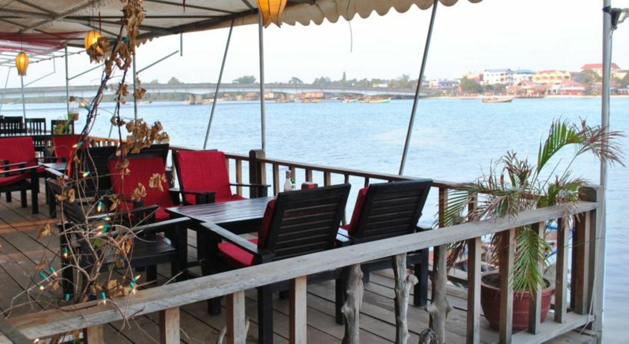 The River Lodge Кампот Экстерьер фото